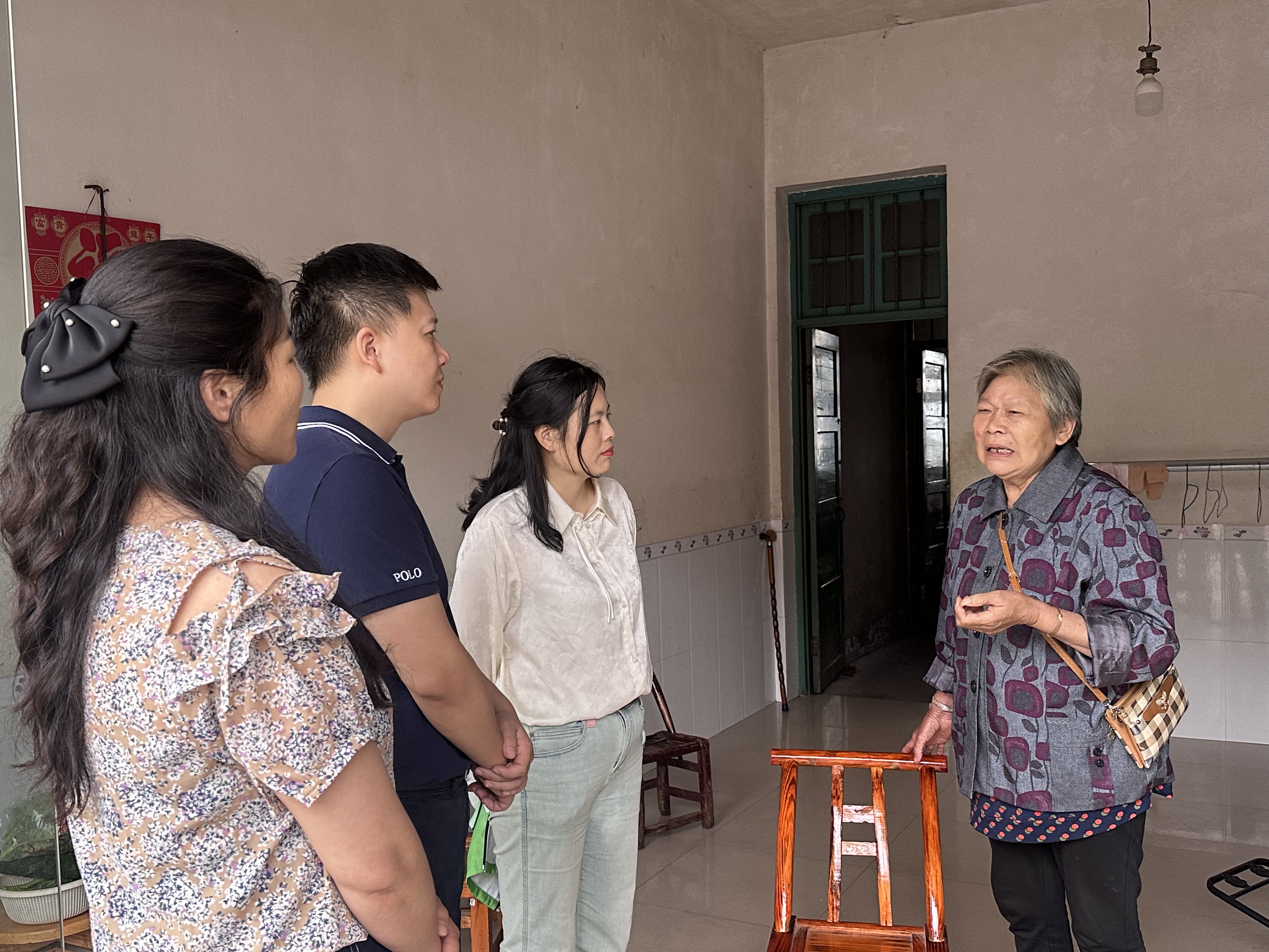 黨群綜合與人力資源黨支部開展“關愛留守兒童 迎六一送溫暖”主題黨日活動